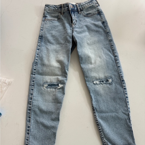 NWT Abercrombie Kids Classic Blue Distressed Men's Jeans - Picture 1 of 1